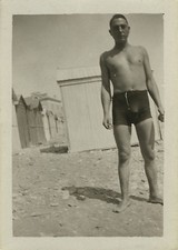 PHOTO ANCIENNE - VINTAGE SNAPSHOT - HOMME TORSE NU PLAGE MUSCLE MAILLOT DE BAIN