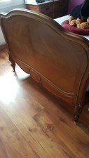 Lit ancien avec tête de lit sculpté  + sommier 130