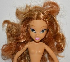 Poupée WINX CLUB FLORA Cils