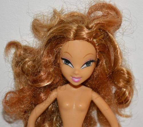 Poupée winx club flora cils - winx,