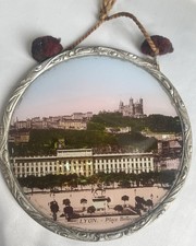 Fixé sous verre à suspendre