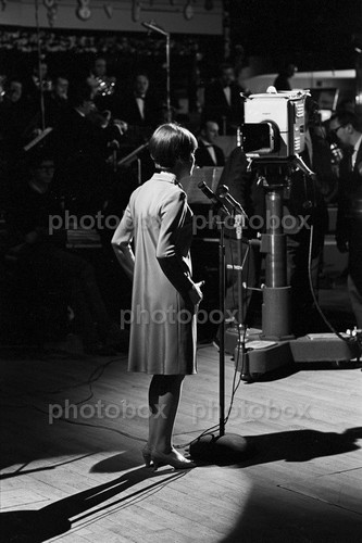 Mireille mathieu exclusive - mireille,