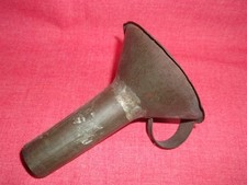 ancien petit  entonnoir en fer blanc  pour fabrication du boudin