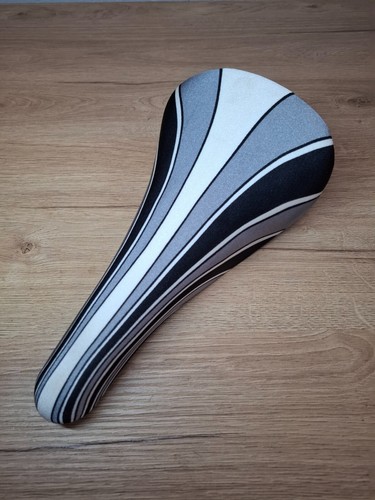Selle nos ges rétro - selle, pour