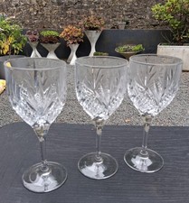 3 verres à vin cristal