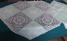 4 serviettes + petite nappe