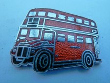 PIN'S  VOITURES    /   AUTOBUS