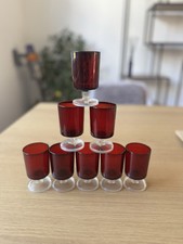 Luminarc Suede -  8 petits verres a pied couleur rubis - H 9,5cm  vintage 1970