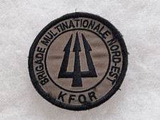 Un insigne militaire " OPERATION TRIDENT / BRIGADE MULTINATIONALE  NORD KFOR ".
