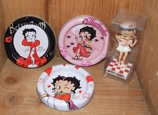 Lot Figurine Betty Boop Résine Hauteur 13 cm et 3 cendriers neuf