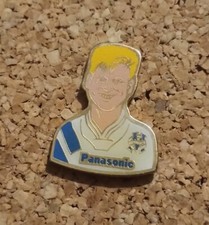 Pin's Joueur De Foot Panasonic Maillot Soocer OM Olympique De Marseille Football