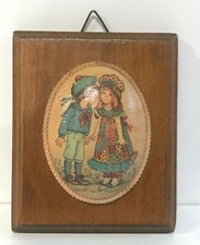 Ancien petit cadre en relief signé Amy