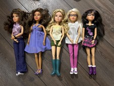 Lot of 5 LIV DOLLS , Clothes