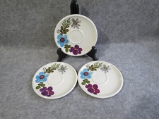 3 soucoupes de tasses