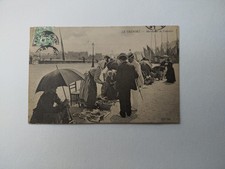 CPA .76 Le Tréport Marchande De Crevettes