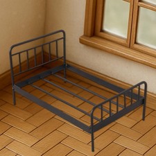 Lit de maison de poupée