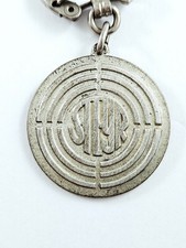 PORTE-CLÉS - STEYR 1965 - 100 ans - TRACTEURS Armes AUTOMOBILES - Métal Vintage