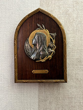 Ancien objet religieux icone Vierge Marie plaque métal argente sur bois