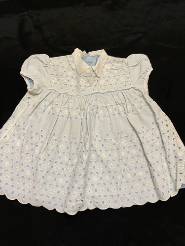 Robe ancienne brodée - , poupée