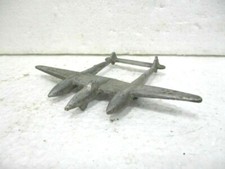 Ancien avion miniature en quiralu