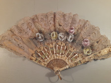 Eventail ancien en très bon état