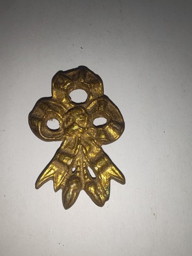 Ancien cache clou - cache,