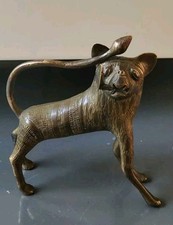 Ancienne figurine Bénin/Hyène Tenant Une Proie Dans Sa Gueule. En Bronze Doré. 