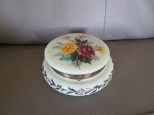 grande boite en opaline décor de fleur  15 de diamètre