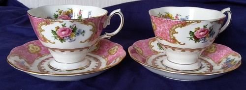 Tasses sous - et,