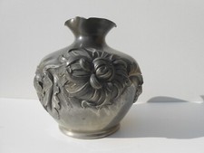 Vase en étain à décor floral - signée Prévot - 17.5cm époque art déco 1920 1930