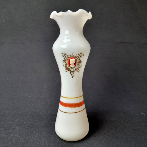 Vase opaline blanche camée - vase,
