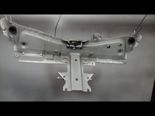 Traverse supérieure armature