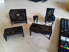 Meubles de maison de poupée asiatiques vintage