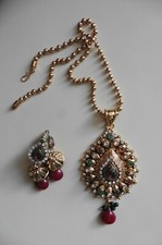 Parure Inde collier pendentif et boucles d'oreilles doré rubis émail et cristaux