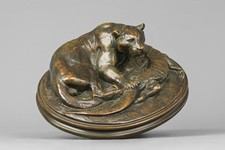 Antoine-Louis Barye Paris, 1795 - 1875 Jaguar tenant un Caïman fonte Barbedienne