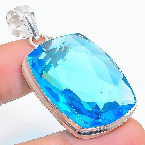 Pendentif bijou fait main - , en