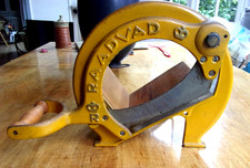 Ancien coupe pain de marque Raadvad
