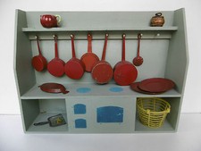 JOUET ANCIEN - JOLIE PETITE CUISINE DES ANNEES  1920-30 AVEC SES ACCESSOIRES