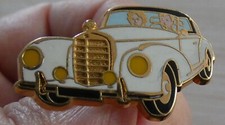 PIN'S VOITURE MERCEDES A 300 S CABRIOLET BLANCHE ARTHUS BERTRAND