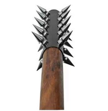 Guerrier médiéval à pointes