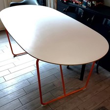 Table Slähult IKEA blanche 185 X 90cm, pied métal orange
