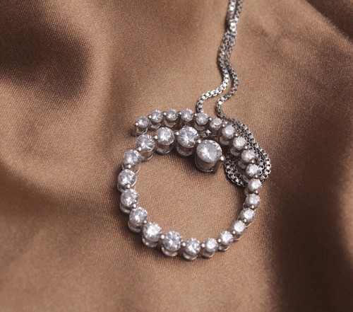 Collier pendentif cercle - , en