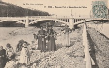 NICE - Nouveau Pont et Lavandières du Paillon - linge qui sèche au soleil