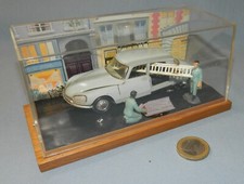 Création Rob Opscholtens 1/43 : Diorama Citroën DS 21 Brocanterie (Base Norev)