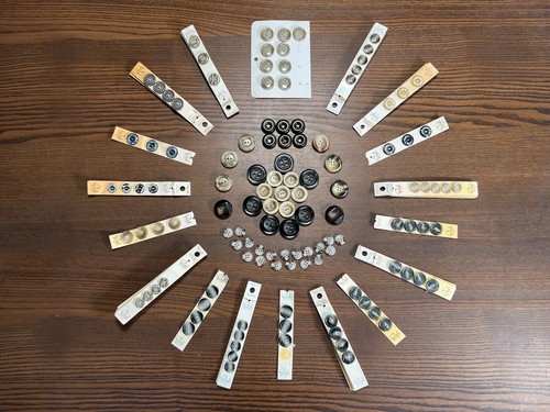 Lot 215 boutons style - 215,