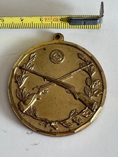 Ancienne Médaille dorée   2 fusils croisés cible Société régionale de tir  Rhône