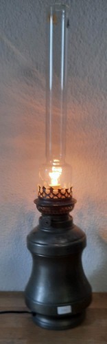Ancienne lampe pétrole - à, en