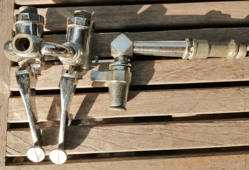 Ancien robinet pied à - ancien,