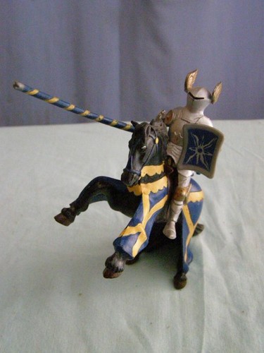 Figurine pabo cavalier avec - cavalier,