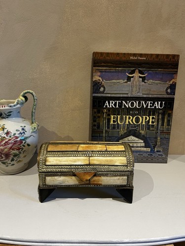 Boîte ancienne marquetée - , –